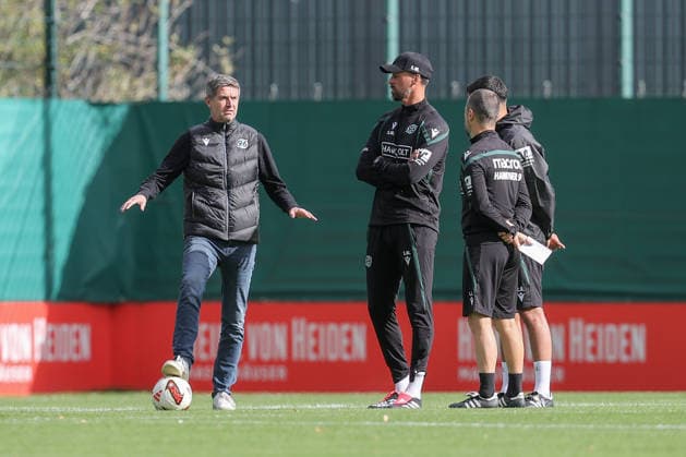 September 21, 2026, xtgx, Soccer 2. Bundesliga Hannover 96 Training emspor, from left: Ralf Becker (Hannover), sporting director, and Sandro Wagner (Hannover), coach. DFL and DFB regulations prohibit any use of photographs as image sequences and or quasi-video. Hannover