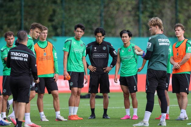 September 21, 2026, xtgx, Soccer 2. Bundesliga Hannover 96 Training emspor, from left: Asuma Ikari Hannover, 32; Hayate Matsuda Hannover, 27. DFL and DFB regulations prohibit any use of photographs as image sequences and or quasi-video Hannover