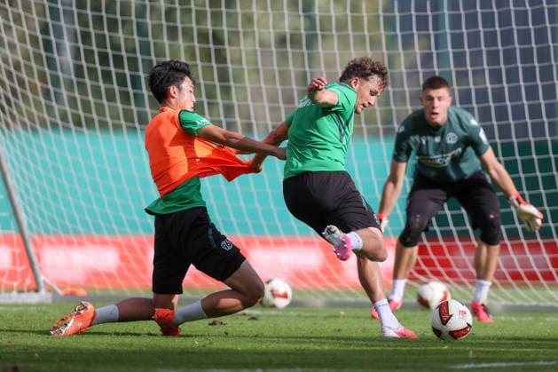 September 21, 2026, xtgx, Soccer 2. Bundesliga Hannover 96 Training emspor, from left: Asuma Ikari Hannover, Benedikt Pichler, Hannover, 11:11, tackle, duel, battle, DFL DFB REGULATIONS PROHIBIT ANY USE OF PHOTOGRAPHS AS IMAGE SEQUENCES AND OR QUASI-VIDEO, Hannover