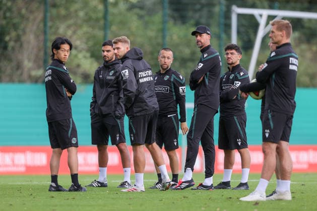 September 21, 2026, xtgx, Soccer 2. Bundesliga Hannover 96 Training emspor, from left: The coaching staff led by Sandro Wagner in Hannover, Coach DFL DFB REGULATIONS PROHIBIT ANY USE OF PHOTOGRAPHS AS IMAGE SEQUENCES AND OR QUASI-VIDEO Hannover