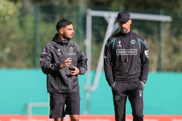 September 21, 2026, xtgx, Soccer 2. Bundesliga Hannover 96 Training emspor, from left: Sandro Wagner (Hannover), Head Coach and Assistant Coach Can Ünal (Hannover) DFL DFB REGULATIONS PROHIBIT ANY USE OF PHOTOGRAPHS AS IMAGE SEQUENCES AND OR QUASI-VIDEO Hannover
