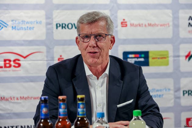 Norbert Hypki, Chairman of the Board of Sparkasse Westmünsterland, presented the race routes, events, and statistics for this year’s 20th edition of the bike race. This year, the bike race will start in Borken in the Westmünsterland region, Borken, North Rhine-Westphalia, DEU, Germany, September 21, 2026 Press conference: Sparkassen Münsterland Giro