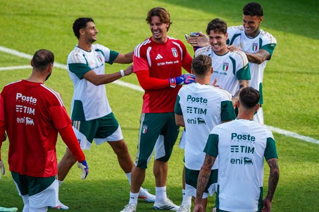 Marco Carnesecchi, NicolÃ² Zaniolo and Gianluca Scamacca during the Italia team training at federal technical center of Coverciano, Florence, Italy - September 21, 2026. - Soccer  Copyright: xSaraxEsposito LaPressex