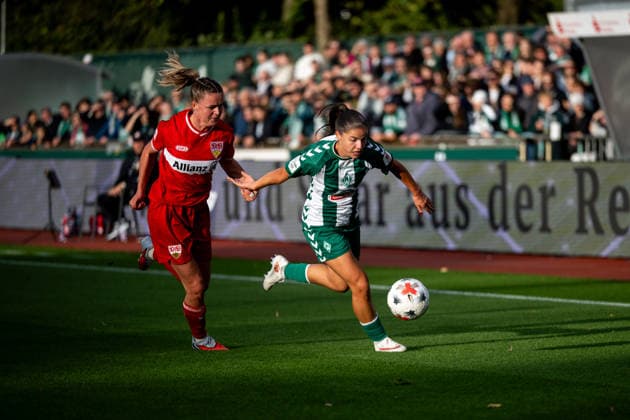 September 21, 2026, GER, Soccer, Women s, Google Pixel 1 Bundesliga, 2026–2027 Season, Matchday 4, SV Werder Bremen vs. VfB Stuttgart; Luna Vanzeir (Werder Bremen, No. 13) in a tackle with Greta Stegemann (VfB Stuttgart, No. 05). DFB and DFL regulations prohibit any use of photographs as image sequences and or quasi-video. Bremen Stadium, Field 11, Bremen, Germany Copyright: xNordphoto Memmlerx