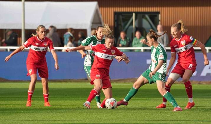 Photo: Greta STEGEMANN (Stuttgart) vs. Julia MAGERL (Werder), with Wiktoria ZIENIEWICZ (Werder) in the background. Soccer. Google Pixel. Women s Bundesliga, Matchday 7 on Mon, Sept. 21, 2026. Werder Bremen vs. VfB Stuttgart