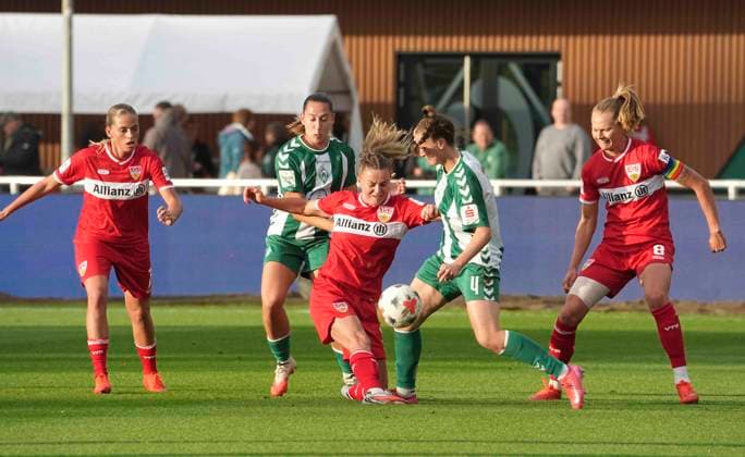 Photo: Greta STEGEMANN (Stuttgart) vs. Julia MAGERL (Werder), with Wiktoria ZIENIEWICZ (Werder) in the background. Soccer. Google Pixel. Women s Bundesliga, Matchday 7 on Mon, Sept. 21, 2026. Werder Bremen vs. VfB Stuttgart
