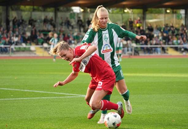 Photo: Greta STEGEMANN, Stuttgart vs. Isabella JARON, Werder; Soccer; Google Pixel; Women s Bundesliga; Matchday 7 on Mon, Sept. 21, 2026; Werder Bremen vs. VfB Stuttgart
