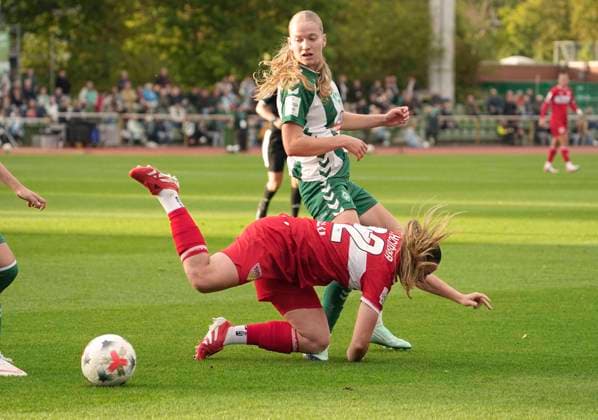 Photo: Adriana ACHCINSKA; Stuttgart Falls to Isabella JARON; Werder Soccer; Google Pixel; Women s Bundesliga; Matchday 7 on Mon, Sep 21, 2026; Werder Bremen vs. VfB Stuttgart