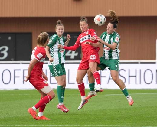 Photo: Nicole BILLA, Stuttgart heads the ball against Wiktoria ZIENIEWICZ. Werder Soccer, Google Pixel, Women s Bundesliga, Matchday 7 on Mon, Sept. 21, 2026. Werder Bremen vs. VfB Stuttgart