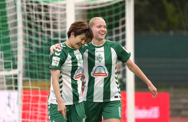 Photo: Goal celebration by the Werder women s team; Mei SHIMADA scores Werder s 1-0 goal, and Marie GMEIEDER (right) congratulates her. Soccer: Google Pixel Women s Bundesliga, Matchday 7 on Mon, Sep 21, 2026: Werder Bremen vs. VfB Stuttgart