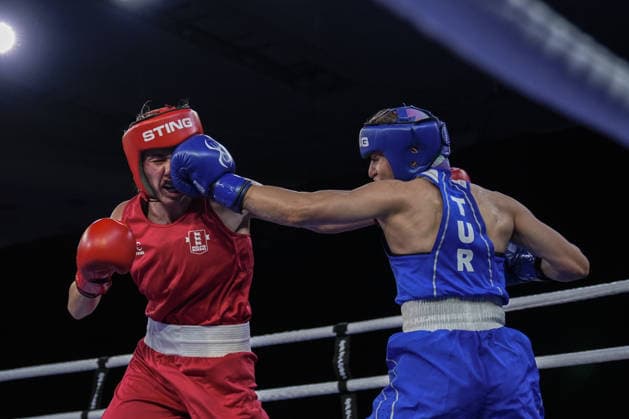 2026 European Boxing Championships in Bulgaria SOFIA, BULGARIA - SEPTEMBER 21: Esra Yildiz Kahraman (blue) of Turkiye competes against Elise Glynn (red) of England in the women s 57kg category during the 2026 European Boxing Championships at Asics Arena in Sofia, Bulgaria, on September 21, 2026. Osmancan Gurdogan Anadolu Sofia Bulgaria. Editorial use only. Please get in touch for any other usage.  Copyright: x2026xAnadoluxOsmancanxGurdoganx