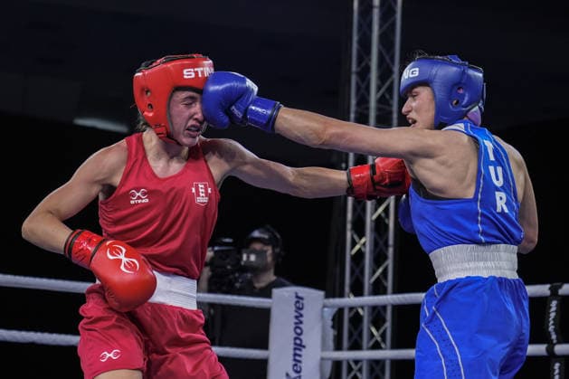2026 European Boxing Championships in Bulgaria SOFIA, BULGARIA - SEPTEMBER 21: Esra Yildiz Kahraman (blue) of Turkiye competes against Elise Glynn (red) of England in the women s 57kg category during the 2026 European Boxing Championships at Asics Arena in Sofia, Bulgaria, on September 21, 2026. Osmancan Gurdogan Anadolu Sofia Bulgaria. Editorial use only. Please get in touch for any other usage.  Copyright: x2026xAnadoluxOsmancanxGurdoganx