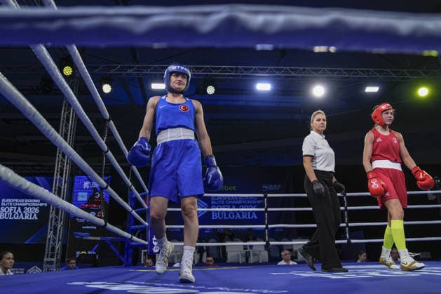 2026 European Boxing Championships in Bulgaria SOFIA, BULGARIA - SEPTEMBER 21: Esra Yildiz Kahraman (blue) of Turkiye competes against Elise Glynn (red) of Great Britain during the women s 57 kg category match at the 2026 European Boxing Championships at the Asics Arena in Sofia, Bulgaria on September 21, 2026. Osmancan Gurdogan Anadolu Sofia Bulgaria. Editorial use only. Please get in touch for any other usage.  Copyright: x2026xAnadoluxOsmancanxGurdoganx