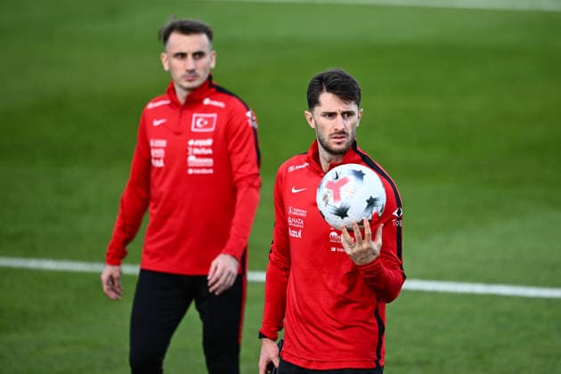 Turkish national football team prepares for UEFA Nations League clash against France ISTANBUL, TURKIYE - SEPTEMBER 21: Ismail Yuksek (R) of Turkish national football team attends a training session under the lead of head coach Vincenzo Montella ahead of the UEFA Nations League A Group 1 clash against France, at Hasan Dogan Facilities in Istanbul, Turkiye on September 21, 2026. Hakan Akgun Anadolu Istanbul Turkey. Editorial use only. Please get in touch for any other usage.  Copyright: x2026xAnadoluxHakanxAkgunx