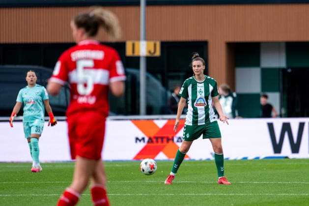 September 21, 2026, GER, Soccer, Women s, Google Pixel 1 Bundesliga, 2026–2027 Season, Matchday 4, SV Werder Bremen vs. VfB Stuttgart Julia Magerl Werder Bremen, 04 on the Ball DFB and DFL regulations prohibit any use of photographs as image sequences and or quasi-video Bremen Stadium, Platz 11, Bremen, Germany Copyright: xNordphoto Memmlerx