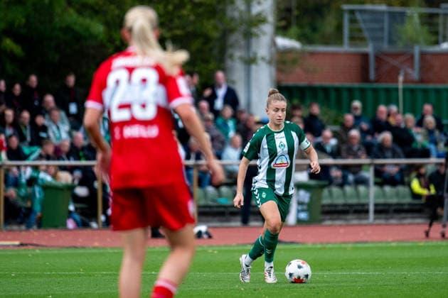 September 21, 2026, GER, Soccer, Women s, Google Pixel 1 Bundesliga, 2026–2027 Season, Matchday 4, SV Werder Bremen vs. VfB Stuttgart, Michelle Ulbrich, Werder Bremen, 05 on the ball. DFB and DFL regulations prohibit any use of photographs as image sequences and or quasi-video. Bremen Stadium, Platz 11, Bremen, Germany Copyright: xNordphoto Memmlerx