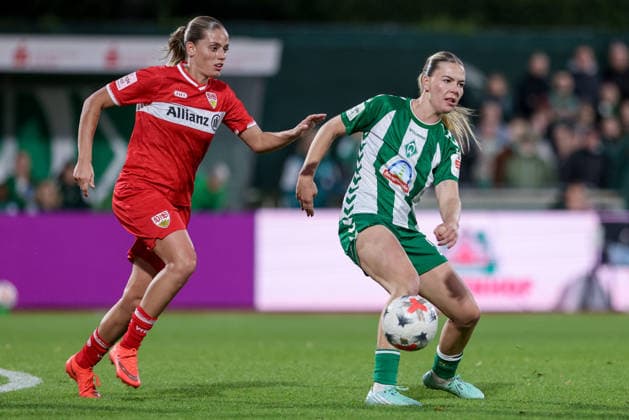 From left: Dafina Redzepi (VfB Stuttgart), 7, and Juliane Wirtz (SV Werder Bremen), 28, in a one-on-one battle, duel, dynamic moment, action, game scene, DFB REGULATIONS PROHIBIT ANY USE OF PHOTOGRAPHS AS SEQUENCE IMAGES AND OR VIDEO-LIKE PHOTO SERIES DFB REGULATIONS PROHIBIT ANY USE OF PHOTOGRAPHS AS IMAGE SEQU, September 21, 2026, Bremen, Germany, soccer, Google Pixel Women’s Bundesliga, SV Werder Bremen vs. VfB Stuttgart xobx