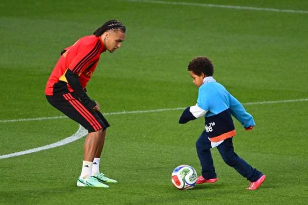 Italy v Belgium - UEFA Nations League 2026 Media Activities 21 09 2026 TUBIZE, BELGIUM - SEPTEMBER 21 : Da Silva Moreira Diego midfielder of Belgium and a child of Lukaku Romelu forward of Belgium pictured during a training session ahead of the UEFA Nations League tournament league phase matchday 1 group A1 match between Italy and Belgium on September 21, 2026 in Tubize, Belgium, 21 09 2026 Tubize Belgium  Copyright: xVincentxKalutx