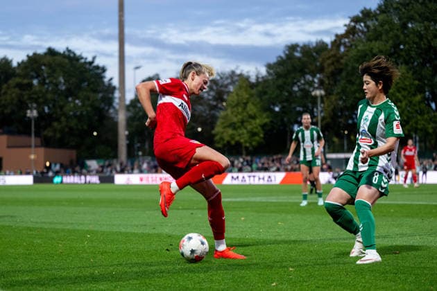 September 21, 2026, GER, Soccer, Women s, Google Pixel 1 Bundesliga, 2026–2027 Season, Matchday 4, SV Werder Bremen vs. VfB Stuttgart: Maximiliane Rall (VfB Stuttgart, No. 08) in a tackle with Mei Shimada (Werder Bremen, No. 08). DFB and DFL regulations prohibit any use of photographs as image sequences and or quasi-video. Bremen Stadium, Field 11, Bremen, Germany Copyright: xNordphoto Memmlerx