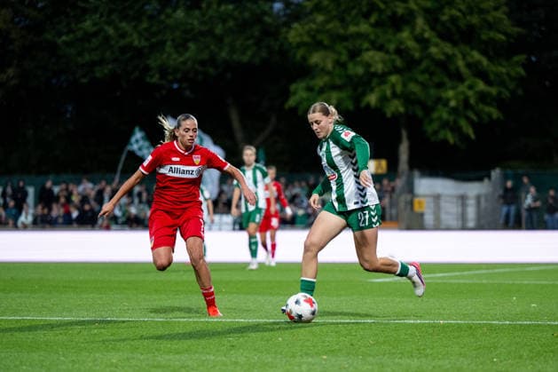 September 21, 2026, Germany, Soccer, Women s, Google Pixel 1 Bundesliga, 2026–2027 Season, Matchday 4, SV Werder Bremen vs. VfB Stuttgart. Sarah Gutmann (Werder Bremen), No. 27, with the ball in front of Daphina Redzepi (VfB Stuttgart), No. 07. DFB and DFL regulations prohibit any use of photographs as image sequences and or quasi-video. Bremen Stadium, Field 11, Bremen, Germany Copyright: xNordphoto Memmlerx