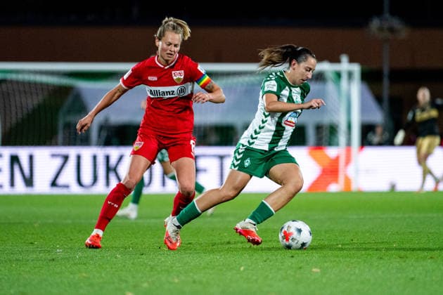 September 21, 2026, GER, Soccer, Women s, Google Pixel 1 Bundesliga, 2026–2027 Season, Matchday 4, SV Werder Bremen vs. VfB Stuttgart, Wiktoria Zieniewicz (Werder Bremen), No. 03, in possession of the ball ahead of Maximiliane Rall (VfB Stuttgart), No. 08. DFB and DFL regulations prohibit any use of photographs as image sequences and or quasi-video. Bremen Stadium, Field 11, Bremen, Germany Copyright: xNordphoto Memmlerx