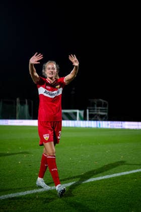 September 21, 2026, GER, Soccer, Women s, Google Pixel 1 Bundesliga, 2026–2027 Season, Matchday 4, SV Werder Bremen vs. VfB Stuttgart, Fabienne Dongus (VfB Stuttgart), 33, waves. DFB and DFL regulations prohibit any use of photographs as image sequences and or quasi-videos. Bremen Stadium, Field 11, Bremen, Germany Copyright: xNordphoto Memmlerx
