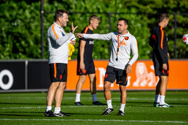 ZEIST l Sergio Alegre, assistant coach of the Netherlands, and Xavi Hernandez, head coach of the Netherlands, during UEFA Nations League training for the match against Germany at the KNVB Campus on September 21, 2026, in Zeist, Netherlands. Photo by DeFodi Images