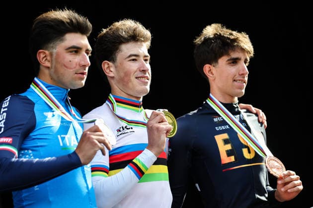 2026 UCI Road World Championships Picture by Alex Whitehead SWpix.com - 21 09 2026 - Cycling - 2026 UCI Road World Championships - MontrÃ al, Canada - Men Under-23 Individual Time Trial (ITT) Podium - Ryan Gal (Netherlands) on the podium receiving the Gold Medal to become World Champion, Nicolas Milesi (Italy) receiving the Silver Medal and Hector Alvarez (Spain) receiving the Bronze Medal MontrÃ al Avenue du Parc Canada Copyright: x xSWpix.comx(t axPhotographyxHubxLtd)xAlexxWhitehead SWpix.comx SWP-3521-1118