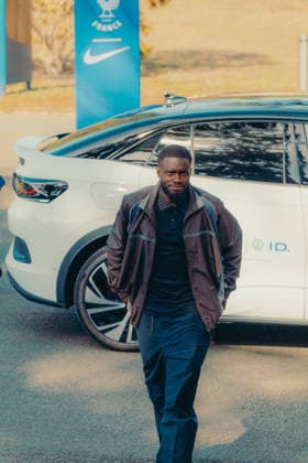 Dayot Upamecano - Les joueurs de l équipe de France de football arrivent au centre d entraînement de la Fédération française de football (FFF) à Clairefontaine-en-Yvelines, France, le 21 septembre 2026, pour une séance d entraînement à quatre jours du match de Ligue des Nations de l UEFA opposant la France à la Turquie. Ce rassemblement marque les débuts de l équipe de France sous la direction de son nouvel entraîneur, Zinédine Zidane, nommé le 28 juillet 2026 pour un contrat de quatre ans. La Ligue des Nations, compétition remportée par la France en 2021, mobilisera l attention de Zidane dans les mois à venir, avant le tirage au sort des éliminatoires de l Euro 2028 prévu début décembre. FFF via Bestimage French national football team arrive at the French Football Federation (FFF) training center in Clairefontaine-en-Yvelines, France, on September 21, 2026, for a training session four days before the UEFA Nations League match between France and Turkey. This gathering marks the team s debut under its new head coach, Zinédine Zidane, who was appointed on July 28, 2026, on a four-year contract. The Nations League—a competition France won in 2021—will be a key focus for Zidane in the coming months, ahead of the Euro 2028 qualifying draw scheduled for early December. Clairefontaine-en-Yveline France Copyright: xBoby FFFxviaxBestimagexBoby FFFxviaxBestimagex