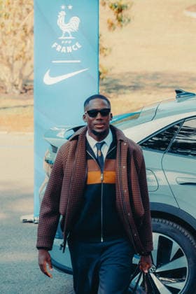 Ibrahima Konaté - Les joueurs de l équipe de France de football arrivent au centre d entraînement de la Fédération française de football (FFF) à Clairefontaine-en-Yvelines, France, le 21 septembre 2026, pour une séance d entraînement à quatre jours du match de Ligue des Nations de l UEFA opposant la France à la Turquie. Ce rassemblement marque les débuts de l équipe de France sous la direction de son nouvel entraîneur, Zinédine Zidane, nommé le 28 juillet 2026 pour un contrat de quatre ans. La Ligue des Nations, compétition remportée par la France en 2021, mobilisera l attention de Zidane dans les mois à venir, avant le tirage au sort des éliminatoires de l Euro 2028 prévu début décembre. FFF via Bestimage French national football team arrive at the French Football Federation (FFF) training center in Clairefontaine-en-Yvelines, France, on September 21, 2026, for a training session four days before the UEFA Nations League match between France and Turkey. This gathering marks the team s debut under its new head coach, Zinédine Zidane, who was appointed on July 28, 2026, on a four-year contract. The Nations League—a competition France won in 2021—will be a key focus for Zidane in the coming months, ahead of the Euro 2028 qualifying draw scheduled for early December. Clairefontaine-en-Yveline France Copyright: xBoby FFFxviaxBestimagexBoby FFFxviaxBestimagex