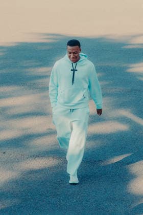 Kylian Mbappé - Les joueurs de l équipe de France de football arrivent au centre d entraînement de la Fédération française de football (FFF) à Clairefontaine-en-Yvelines, France, le 21 septembre 2026, pour une séance d entraînement à quatre jours du match de Ligue des Nations de l UEFA opposant la France à la Turquie. Ce rassemblement marque les débuts de l équipe de France sous la direction de son nouvel entraîneur, Zinédine Zidane, nommé le 28 juillet 2026 pour un contrat de quatre ans. La Ligue des Nations, compétition remportée par la France en 2021, mobilisera l attention de Zidane dans les mois à venir, avant le tirage au sort des éliminatoires de l Euro 2028 prévu début décembre. FFF via Bestimage French national football team arrive at the French Football Federation (FFF) training center in Clairefontaine-en-Yvelines, France, on September 21, 2026, for a training session four days before the UEFA Nations League match between France and Turkey. This gathering marks the team s debut under its new head coach, Zinédine Zidane, who was appointed on July 28, 2026, on a four-year contract. The Nations League—a competition France won in 2021—will be a key focus for Zidane in the coming months, ahead of the Euro 2028 qualifying draw scheduled for early December. Clairefontaine-en-Yveline France Copyright: xBoby FFFxviaxBestimagexBoby FFFxviaxBestimagex