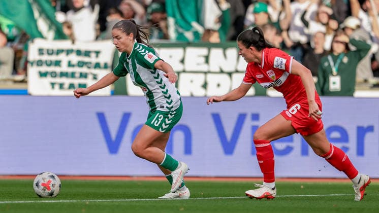 From left: Luna Vanzeir (SV Werder Bremen), 13, and Chantal Hagel (VfB Stuttgart), 6, in a sprint duel, tackle, duel, dynamic moment, action, game scene, DFB REGULATIONS PROHIBIT ANY USE OF PHOTOGRAPHS AS SEQUENCE IMAGES AND OR VIDEO-LIKE PHOTO SERIES DFB REGULATIONS PROHIBIT ANY USE OF PHOTOGRAPHS AS SEQUENCEENCES AND OR QUASI-VIDEO, September 21, 2026, Bremen, Germany, Soccer, Google Pixel Women’s Bundesliga, SV Werder Bremen vs. VfB Stuttgart xobx