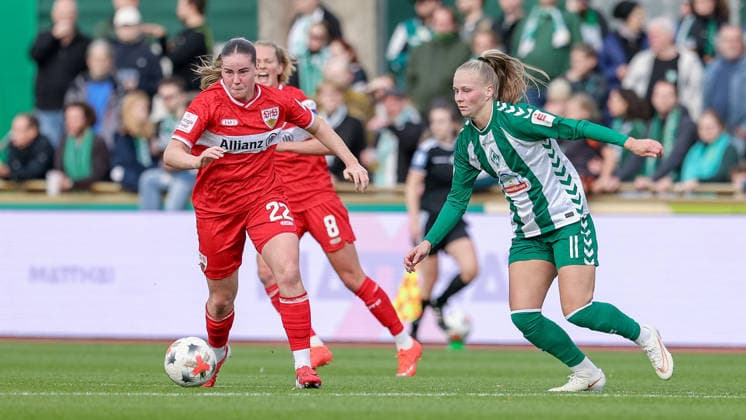From left: Adriana Achcinska (VfB Stuttgart), 22, and Isabella Jaron (SV Werder Bremen), 11, in a one-on-one battle, duel, dynamic moment, action, game scene, DFB REGULATIONS PROHIBIT ANY USE OF PHOTOGRAPHS AS SEQUENCE IMAGES AND OR VIDEO-LIKE PHOTO SERIES DFB REGULATIONS PROHIBIT ANY USE OF PHOTOGRAPHS AS IMAGE SEQUENCES AND OR QUASI-VIDEO, September 21, 2026, Bremen, Germany, soccer, Google Pixel Women’s Bundesliga, SV Werder Bremen vs. VfB Stuttgart xobx
