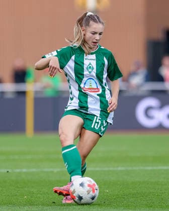 Michelle Weiß, SV Werder Bremen, age 15, on the ball, cutout, single image, full body, action, game scene, DFB REGULATIONS PROHIBIT ANY USE OF PHOTOGRAPHS AS SEQUENCE IMAGES AND OR VIDEO-LIKE PHOTO SERIES DFB REGULATIONS PROHIBIT ANY USE OF PHOTOGRAPHS AS IMAGE SEQUENCES AND OR QUASI-VIDEO, September 21, 2026, Bremen, Germany, Soccer, Google Pixel Women’s Bundesliga, SV Werder Bremen vs. VfB Stuttgart xobx