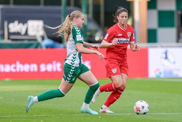 From left: Marie Gmeineder (SV Werder Bremen), 6, and Chantal Hagel (VfB Stuttgart), 6, in a one-on-one battle, duel, dynamic moment, action, game scene, DFB REGULATIONS PROHIBIT ANY USE OF PHOTOGRAPHS AS SEQUENCE IMAGES AND OR VIDEO-LIKE PHOTO SERIES DFB REGULATIONS PROHIBIT ANY USE OF PHOTOGRAPHS AS IMAGE SEQUENCES AND OR QUASI-VIDEO, September 21, 2026, Bremen, Germany, soccer, Google Pixel Women’s Bundesliga, SV Werder Bremen vs. VfB Stuttgart xobx