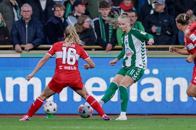 From left: Janina Hechler (VfB Stuttgart), 16, and Isabella Jaron (SV Werder Bremen), 11, in a one-on-one battle, duel, dynamic moment, action, game scene, DFB REGULATIONS PROHIBIT ANY USE OF PHOTOGRAPHS AS SEQUENCE IMAGES AND OR VIDEO-LIKE PHOTO SERIES DFB REGULATIONS PROHIBIT ANY USE OF PHOTOGRAPHS AS SEQUENCEENCES AND OR QUASI-VIDEO, September 21, 2026, Bremen, Germany, soccer, Google Pixel Women’s Bundesliga, SV Werder Bremen vs. VfB Stuttgart xobx