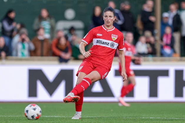 Chantal Hagel, VfB Stuttgart, No. 6 with the ball, cutout, single image, full-body, action, game scene, DFB REGULATIONS PROHIBIT ANY USE OF PHOTOGRAPHS AS SEQUENCE IMAGES AND OR VIDEO-LIKE PHOTO SERIES DFB REGULATIONS PROHIBIT ANY USE OF PHOTOGRAPHS AS IMAGE SEQUENCES AND OR QUASI-VIDEO, September 21, 2026, Bremen, Germany, Soccer, Google Pixel Women’s Bundesliga, SV Werder Bremen vs. VfB Stuttgart xobx