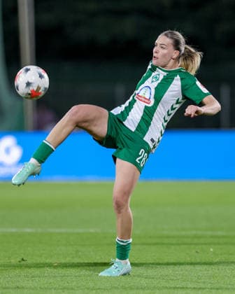 Juliane Wirtz, SV Werder Bremen, 28 with the ball, cutout, single image, full body, action, game scene, DFB REGULATIONS PROHIBIT ANY USE OF PHOTOGRAPHS AS SEQUENCE IMAGES AND OR VIDEO-LIKE PHOTO SERIES DFB REGULATIONS PROHIBIT ANY USE OF PHOTOGRAPHS AS IMAGE SEQUENCES AND OR QUASI-VIDEO, September 21, 2026, Bremen, Germany, Soccer, Google Pixel Women’s Bundesliga, SV Werder Bremen vs. VfB Stuttgart xobx