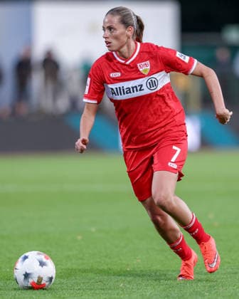 Dafina Redzepi, VfB Stuttgart, No. 7 with the ball, cutout, single frame, full-body, action, game scene, DFB REGULATIONS PROHIBIT ANY USE OF PHOTOGRAPHS AS SEQUENCE IMAGES AND OR VIDEO-LIKE PHOTO SERIES DFB REGULATIONS PROHIBIT ANY USE OF PHOTOGRAPHS AS IMAGE SEQUENCES AND OR VIDEO-LIKE PHOTO SERIES, September 21, 2026, Bremen, Germany, Soccer, Google Pixel Women’s Bundesliga, SV Werder Bremen vs. VfB Stuttgart xobx