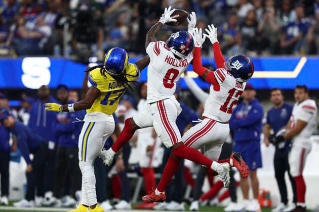 INGLEWOOD, CA - SEPTEMBER 21: New York Giants safety Jevon Holland (8) intercepts a pass intended for Los Angeles Rams wide receiver Davante Adams (17) during an NFL, American Football Herren, USA game between the New York Giants and the Los Angeles Rams on September 21, 2026, at SoFi Stadium in Inglewood, CA. (Photo by Karl Anderson Icon Sportswire) NFL: SEP 21 Giants at Rams EDITORIAL USE ONLY Icon272260921005