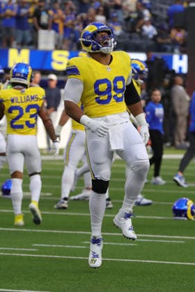 INGLEWOOD, CA - SEPTEMBER 21: Los Angeles Rams defensive tackle Aaron Donald (99) returns to the field during the NFL, American Football Herren, USA game between the New York Giants and the Los Angeles Rams on September 21, 2026, at SoFi Stadium in Inglewood, CA. (Photo by Jevone Moore Icon Sportswire) NFL: SEP 21 Giants at Rams EDITORIAL USE ONLY Icon260921867
