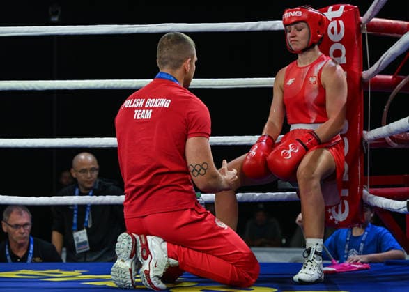 2026 European Boxing Elite Championships In Sofia - Quarter-Finals SOFIA, BULGARIA - SEPTEMBER 21: Polish boxer Julia Szeremeta sits in the red corner while listening to her coach during her Elite Women s 57kg Round of 16 preliminary match against Stanimira Petrova of Bulgaria at the 2026 European Boxing Elite Championships in Sofia, Bulgaria, on September 21, 2026. Sofia Bulgaria  Copyright: xArturxWidakx originalFilename:widak-european260921_npqRl.jpg