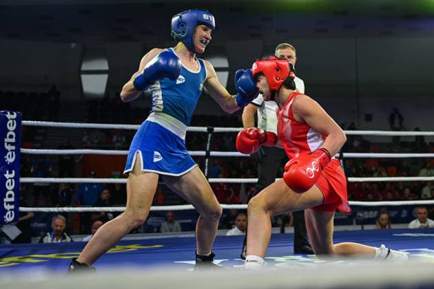 2026 European Boxing Elite Championships In Sofia - Quarter-Finals SOFIA, BULGARIA - SEPTEMBER 21: Stanimira Petrova of Bulgaria (blue) and Julia Szeremeta of Poland (red) fighting at close range during the Elite Women s 57kg division match at the 2026 European Boxing Elite Championships in Sofia, Bulgaria, on September 21, 2026. Sofia Bulgaria  Copyright: xArturxWidakx originalFilename:widak-european260921_npnQj.jpg