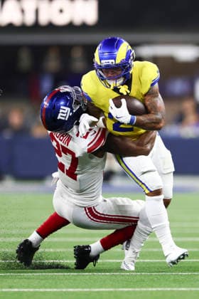 INGLEWOOD, CA - SEPTEMBER 21: New York Giants safety Tyler Nubin (27) tackles Los Angeles Rams running back Blake Corum (24) during an NFL, American Football Herren, USA game between the New York Giants and the Los Angeles Rams on September 21, 2026, at SoFi Stadium in Inglewood, CA. (Photo by Karl Anderson Icon Sportswire) NFL: SEP 21 Giants at Rams EDITORIAL USE ONLY Icon31143