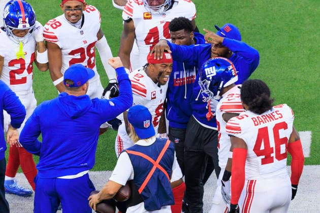 September 21, 2026, Inglewood, California, USA: 8 Jevon Holland, S of the New York Giants celebrates after his interception during their regular NFL, American Football Herren, USA season game against the Los Angeles Rams on Monday September 21, 2026 at SoFi Stadium in Inglewood, California. Rams defeat Giants, 28-6. ARIANA RUIZ PI Inglewood USA - ZUMAp124 20260921_zaa_p124_072 Copyright: xArianaxRuizx