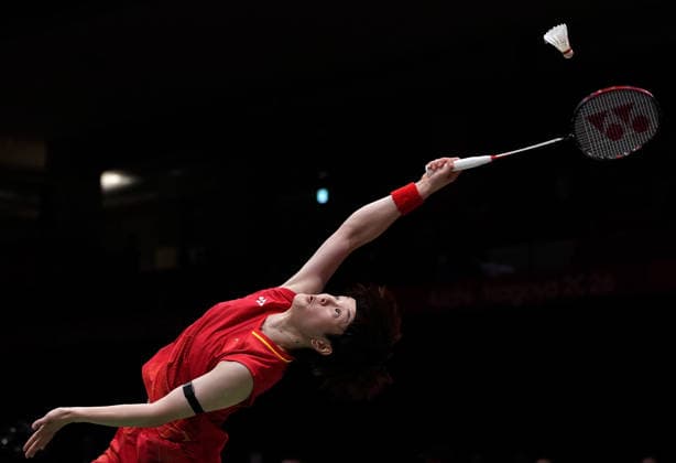 (260922) -- ICHINOMIYA, Sept. 22, 2026 -- Wang Zhiyi of team China competes in the singles match against Ratchanok Intanon of Thailand during the badminton women s team quarterfinals between China and Thailand at the 20th Asian Games Aichi-Nagoya 2026 in Ichinomiya of Aichi Prefecture, Japan, Sept. 22, 2026. ) (SP)JAPAN-ICHINOMIYA-ASIAN GAMES-BADMINTON-WOMEN S TEAM-CHN VS THA LixBo 