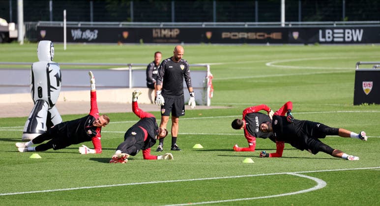 September 22, 2026, Germany, Stuttgart, VfB Stuttgart soccer practice; from left: Marius Funk, Dennis Seimen, Stefan Drljaca, Fabian Bredlow