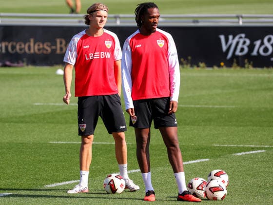 September 22, 2026, Germany, Stuttgart, VfB Stuttgart soccer practice; from left: Tim van der Leij, Dan Axel Zagadou