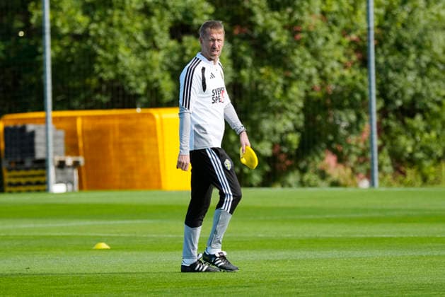 STOCKHOLM, SWEDEN 20260922 Sweden s national team coach Graham Potter as the men s soccer team gathers for practice at Bosön in Stockholm ahead of the upcoming Nations League matches STOCKHOLM SWEDEN x10050x  Copyright: xPontusxLundahl TTx FOTBOLLSHERRARNA TRÄNAR I STOCKHOLM