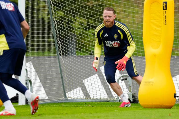 STOCKHOLM, SWEDEN 20260922 Sweden s goalkeeper Viktor Johansson as the men s soccer team gathers for training at Bosön in Stockholm ahead of the upcoming Nations League matches STOCKHOLM, SWEDEN x10050x  Copyright: xPontusxLundahl TTx FOTBOLLSHERRARNA TRÄNAR I STOCKHOLM